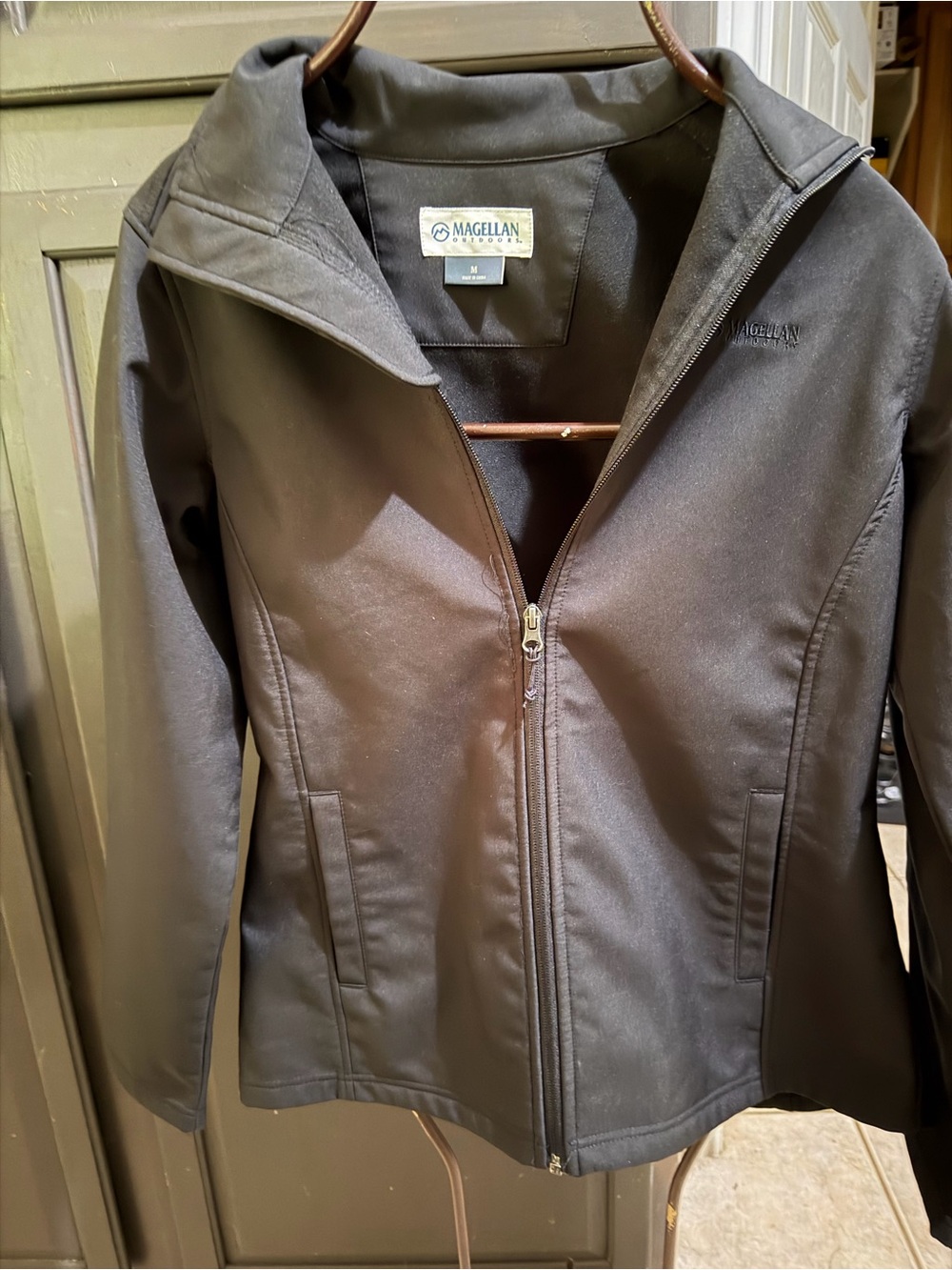 Magellan Outdoors Black Women’s Full-Zip Softshell Jacket